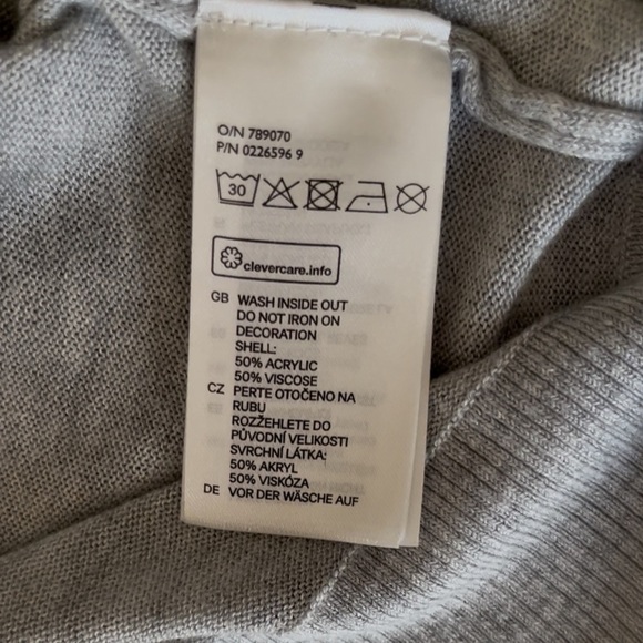H&M Light Gray Sweater with Sequin 58 - Picture 7 of 8